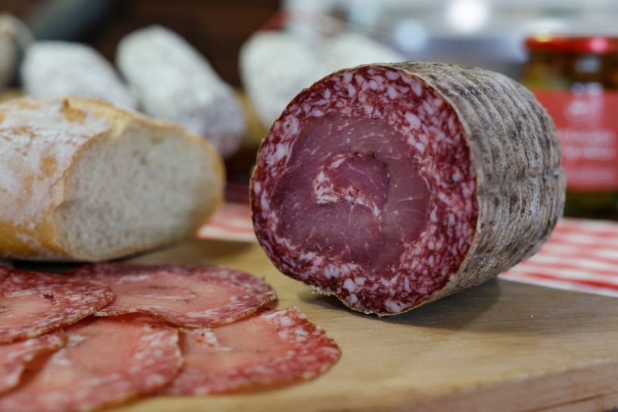 soppressa con filetto su tagliere salumi marcon conegliano
